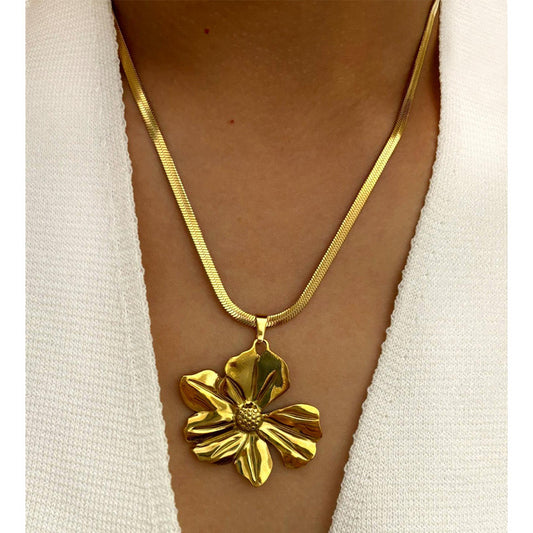 Flower N Necklace