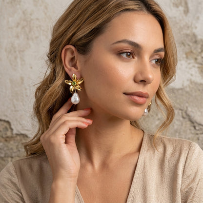 Flora Pearl Studs